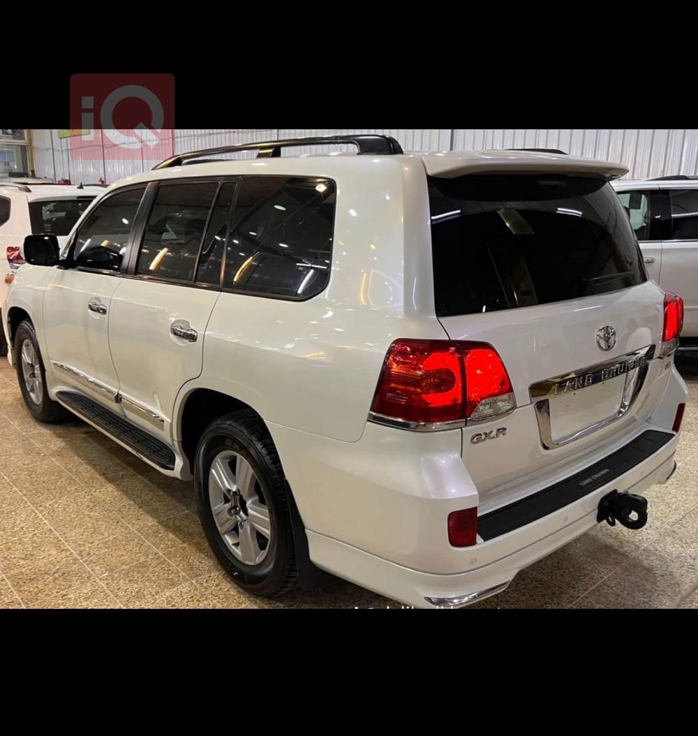 تۆیۆتا لاند کروزەر